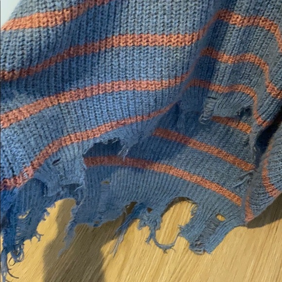 Distressed sweater - Picture 2 of 3